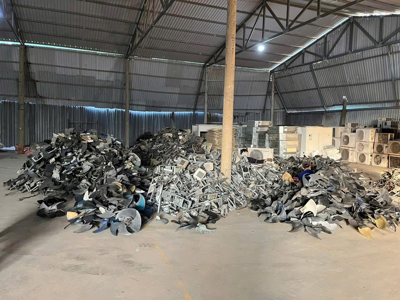 Thanh lý máy lạnh phế liệu